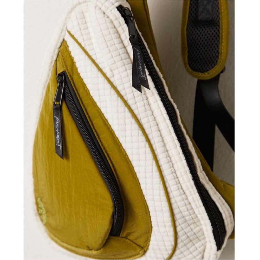 Free People Stylish Olive and White Fleece Sling Bag - Picture 4 of 5